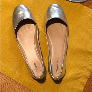 Xhilaration silver flats